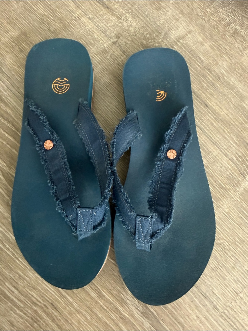 Vionic Navy Frayed Strap Thong Sandals